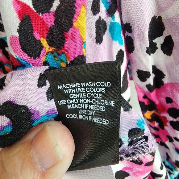 Torrid Pink and Blue Ruched 3/4 Sleeve Blouse - Picture 5 of 6